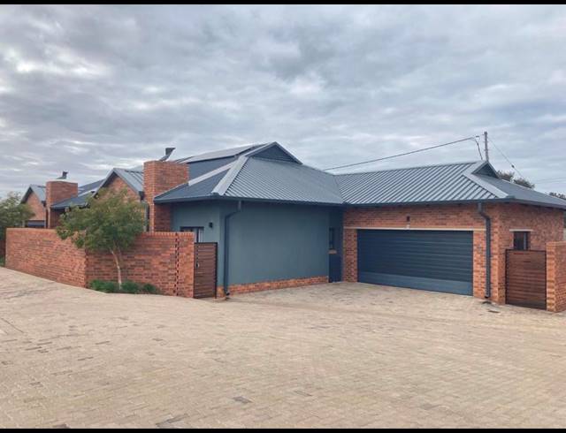 3 BEDROOM HOUSE FOR SALE IN SIX FOUNTAINS